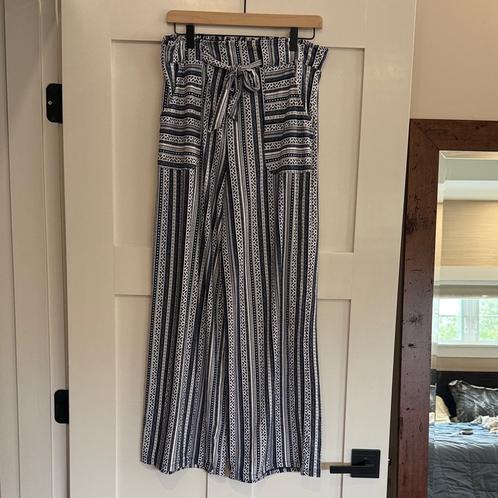 NWOT Derek Heart Striped Navy and White Paperbag Waist Wide-Leg Pants - Size L